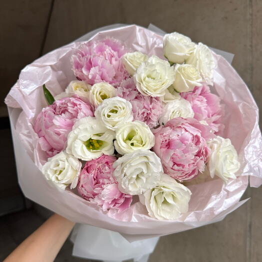 Peony with eustoma