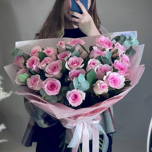 21 роз с эвкалиптом