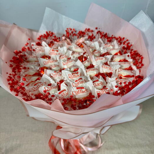 Raffaello Dream - ramo de dulces realzado con gypsophila seca, soñador, cumpleaños, ramo de celebración