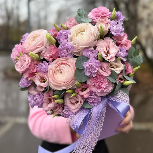 Баблгам 💜ранункулюсы , эустома , диантусы в стильной коробке