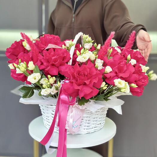 Шикарная композиция из вау роз и эустомы