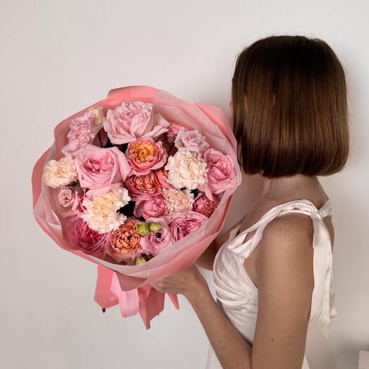 Прекрасный авторский букет в розовых тонах