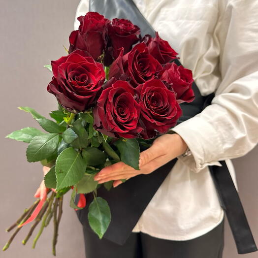 Моно букет из 7 красных роз «Танго»