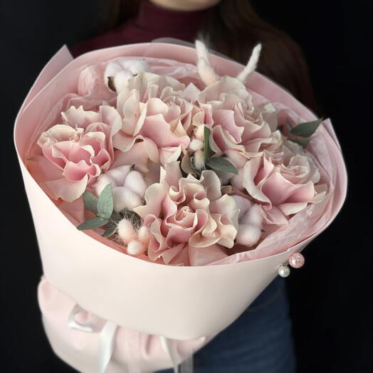 Нежный букет - французская розовая роза, хлопок , лагурус, с веточками эвкалипта