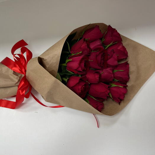 15 красных роз