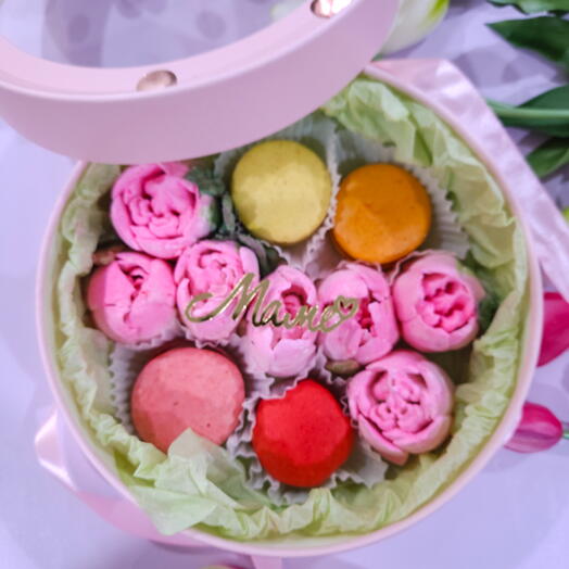 Макарон и тюльпаны для мамы