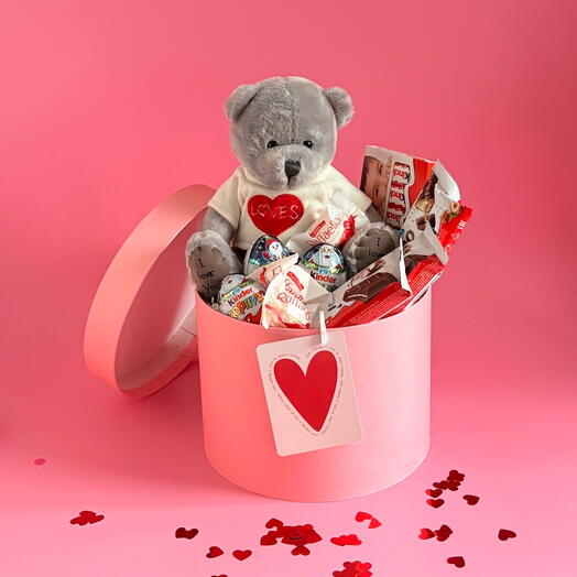 Мишка и киндер сладости девушке, жене, подруге, сестре, дочке