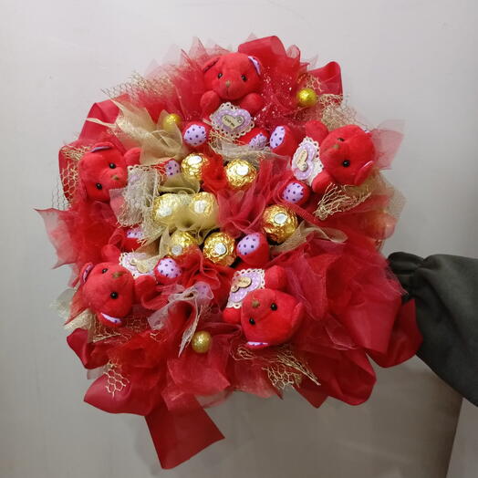 Плюшевый букет для девочки (в красном цвете)