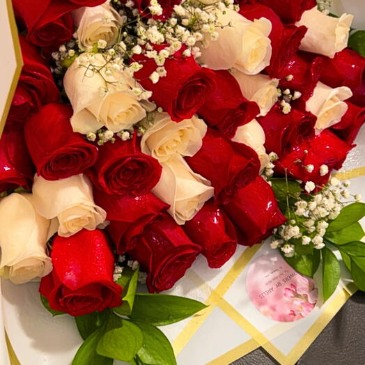 Red   White Layered Roses Bouquet