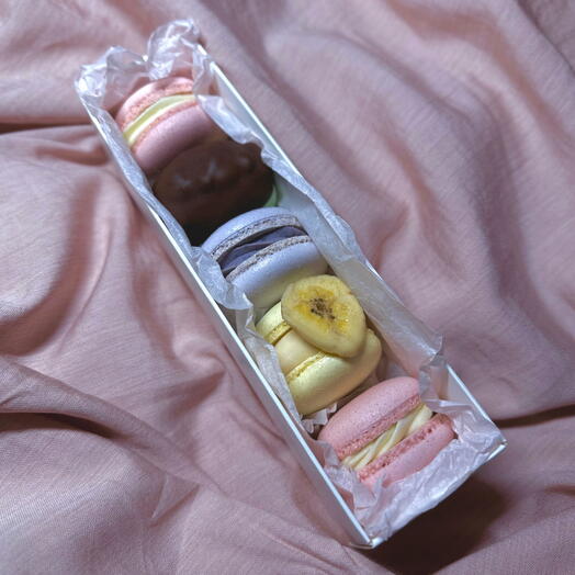 Набор ассорти макарон (макарун, макаронс) из 5 штук в подарок маме, подруге, девушке, коллеге