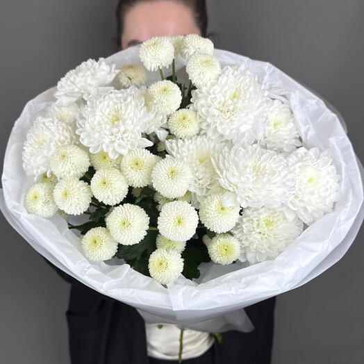 Микс хризантем в дизайнерской упаковке