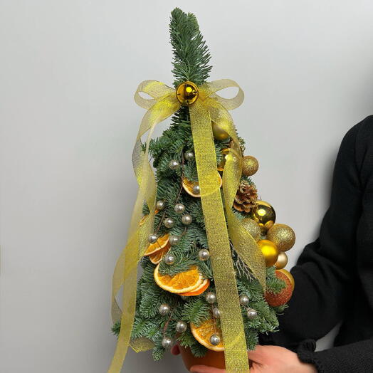 Елочка из нобилиса в золотых тонах