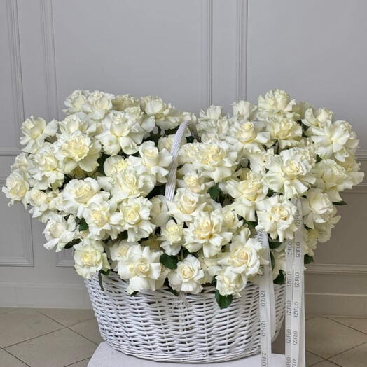 WOW корзина с белыми ажурными розами