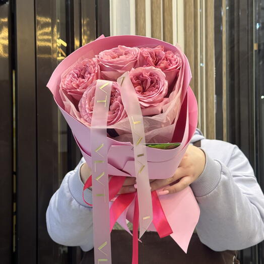 5 пионовидных роз