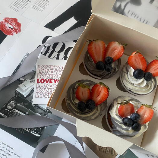 Капкейки с ягодами 4 шт