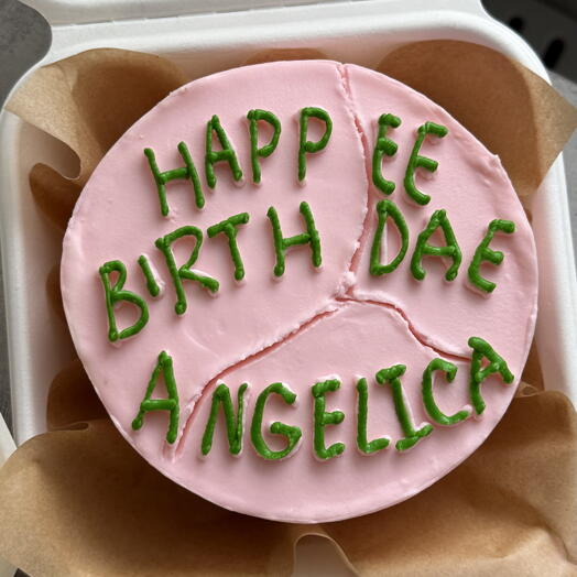 Бенто-торт с надписью «Happee Birthdae»