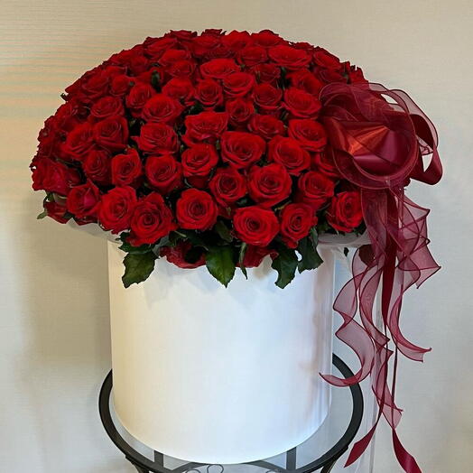 Композиция в коробке из 101 красной розы