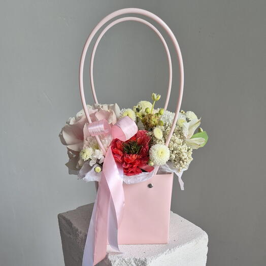 Композиция цветочная с лентой из розы, хризантемы, озотамнуса, орнитогалума, альстромерии