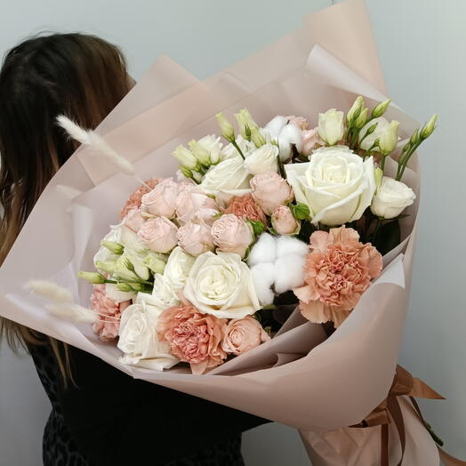 Авторский букет хлопок, роза, роза кустовая, эустома, диантус