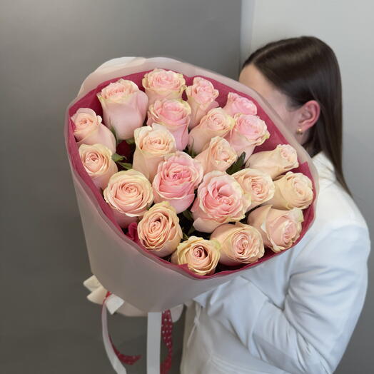 Delicado ramo de 21 rosas