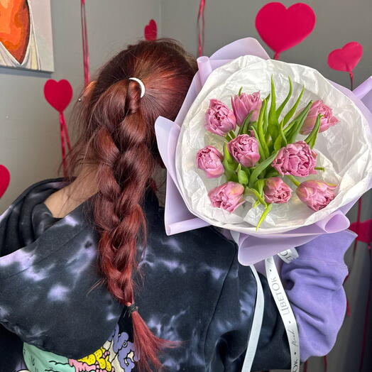 Букет из лиловых тюльпанов