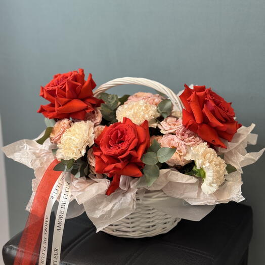 Корзина сборная с французскими розами ♥️