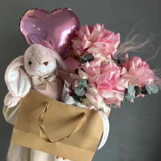 Подарочный набор с игрушкой, французской розой и шариком