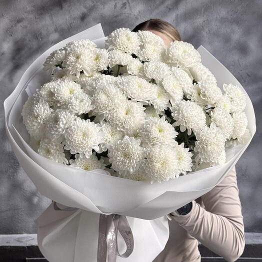 11 бұта хризантемадан тұратын безендірілген букет