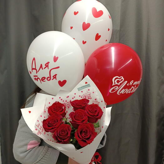 Букет из красных роз и 3 шарика