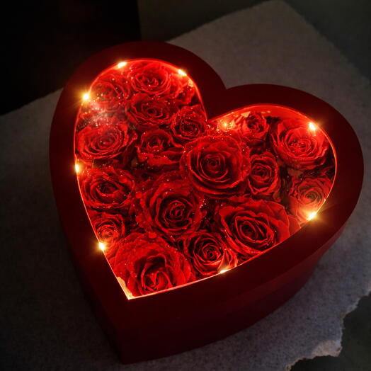 Эксклюзивная коробка-сердце с розами и подсветкой "Love Glow Red"