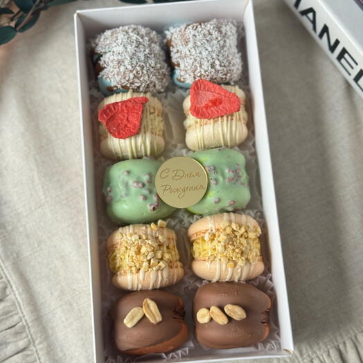 Набор премиум макаронс «С днём рождения!»