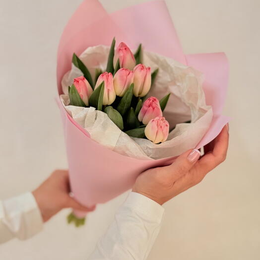 Букет акварельных тюльпанов