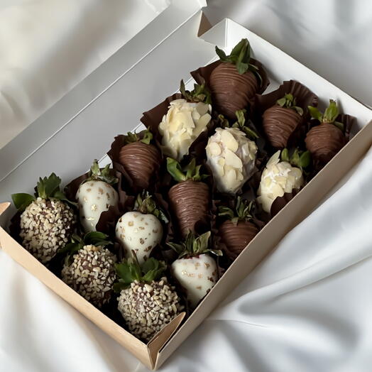 Клубника в шоколаде 
«Клубничная коллекция» ( 15 шт)