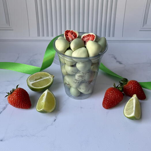 Сублимированная клубника в шоколаде
«Лаймберри» в стаканчике 💚🍋🍓