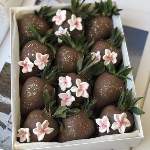 Клубничный бокс ВЕСЕННЯЯ САКУРА