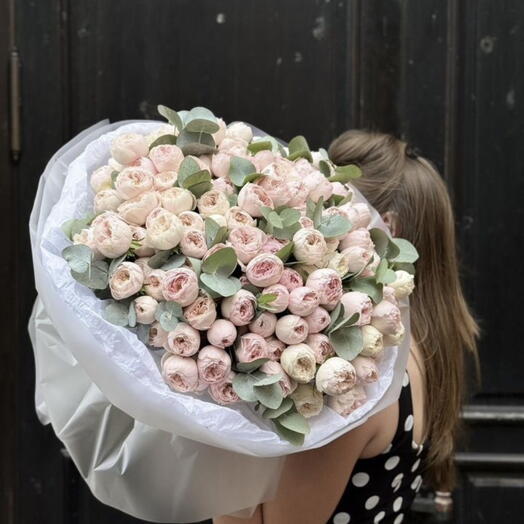 Большой , нежный букет кустовых пионовидных роз💕
