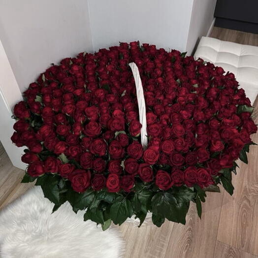 Букет 301 роза в корзине