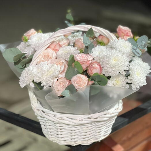 Букет в плетёной корзине