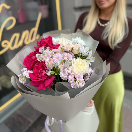 Элегантный букет 🎀 французская Роза🌿ароматная маттиола🪻хризантема 🌸альстромерия🍇