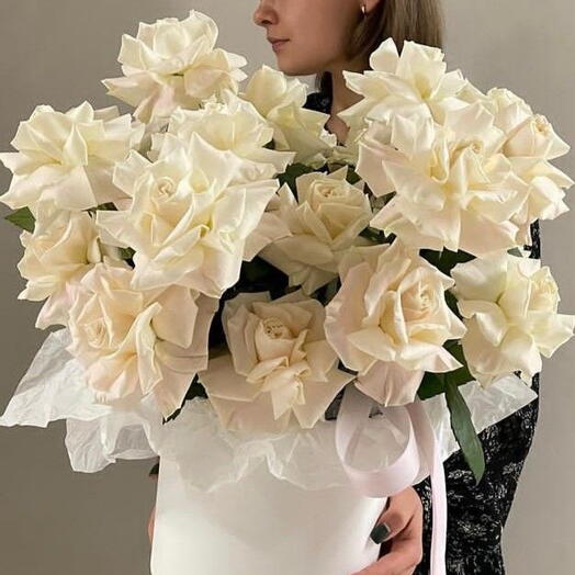 Коробка из 25 белых роз