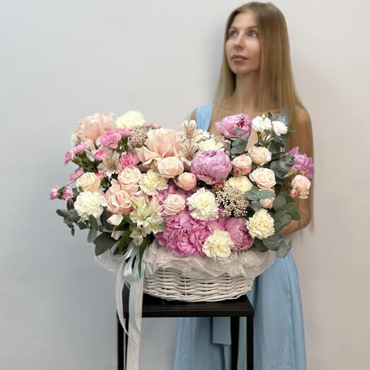 Корзина с пионами и розами🌸