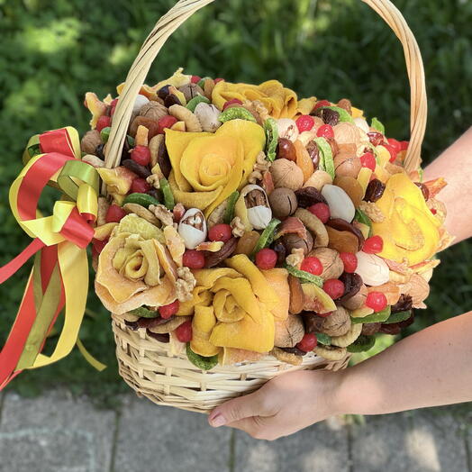 Корзина подарочная с сухофруктами