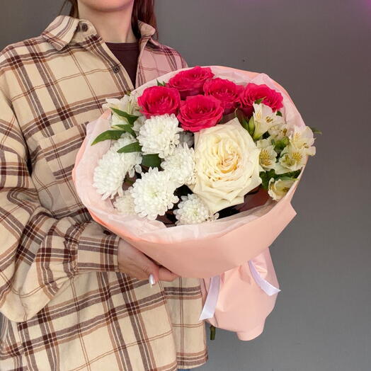 Букет комплимент с кустовой розой 🌹
