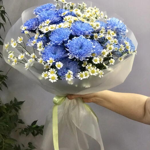 Сборный букет из ромашка и хризантема Алтай