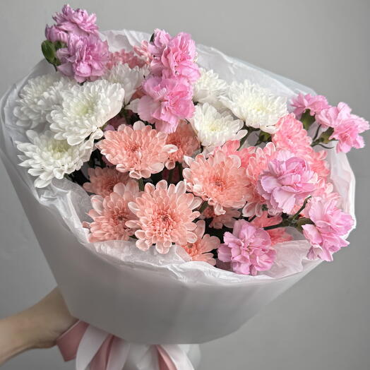 Букет с хризантемой и диантусами 💓