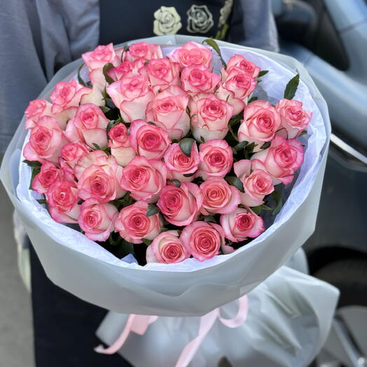 Розовые розы 35шт