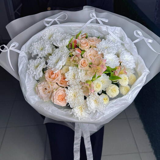 Букет хризантемы,кустовой розы,альстромерии