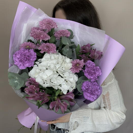 Лавандовые мечты☂️💜🦄
Гортензия белая, альстромения, лунные гвоздики, хризантема