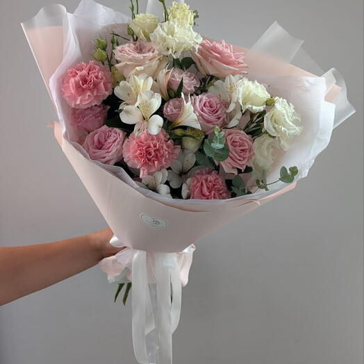 Букет с розовыми розами