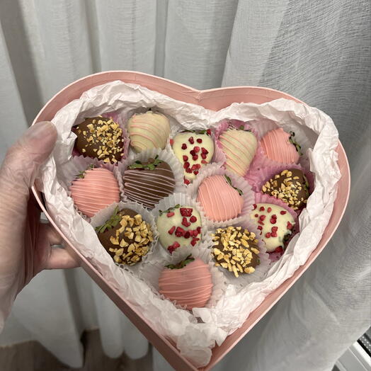 Клубника в шоколаде в сердце